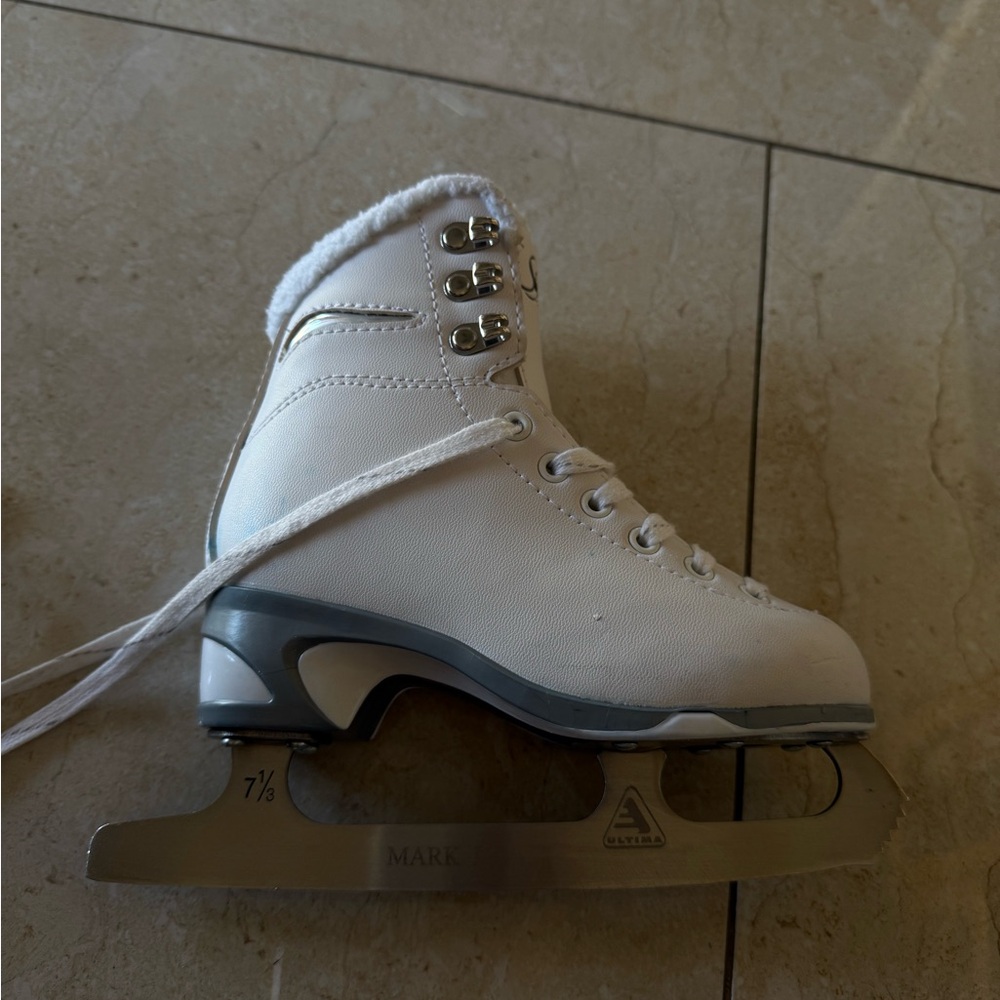 JACKSON White and Gray Figure Skating Shoes